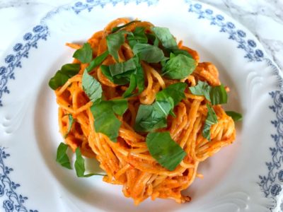 Spaghetti und cremige Paprikasoße