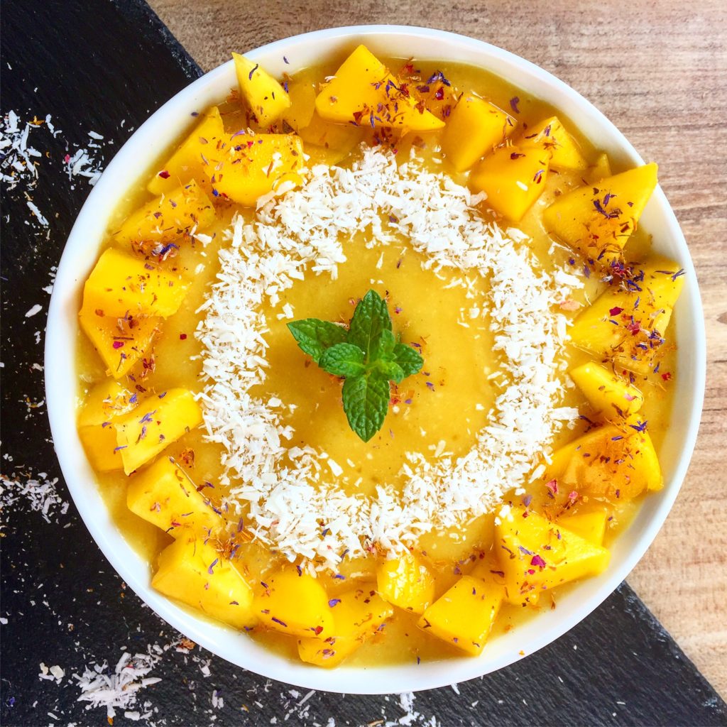 Mango-Kokos-Smoothie Bowl vegan - vegan 24/7