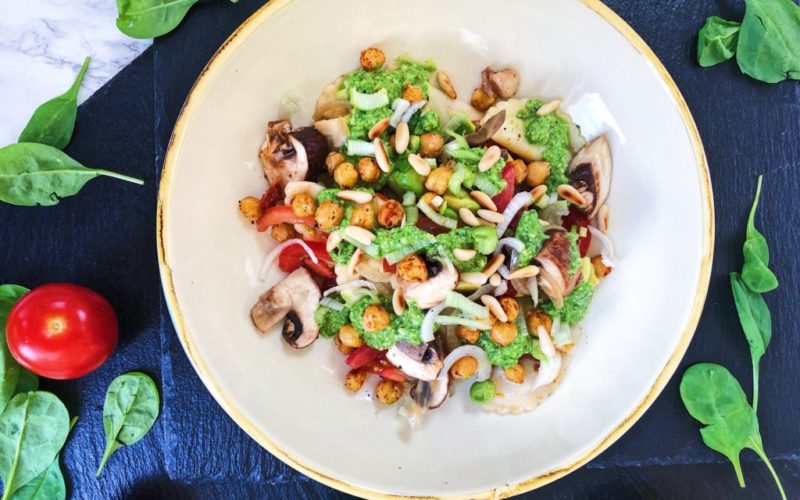 Feuriger Ravioli-Pesto-Salat vegan